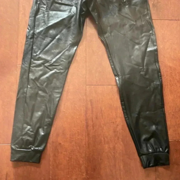 NWT Commando Faux Leather Jogger - Picture 5 of 7